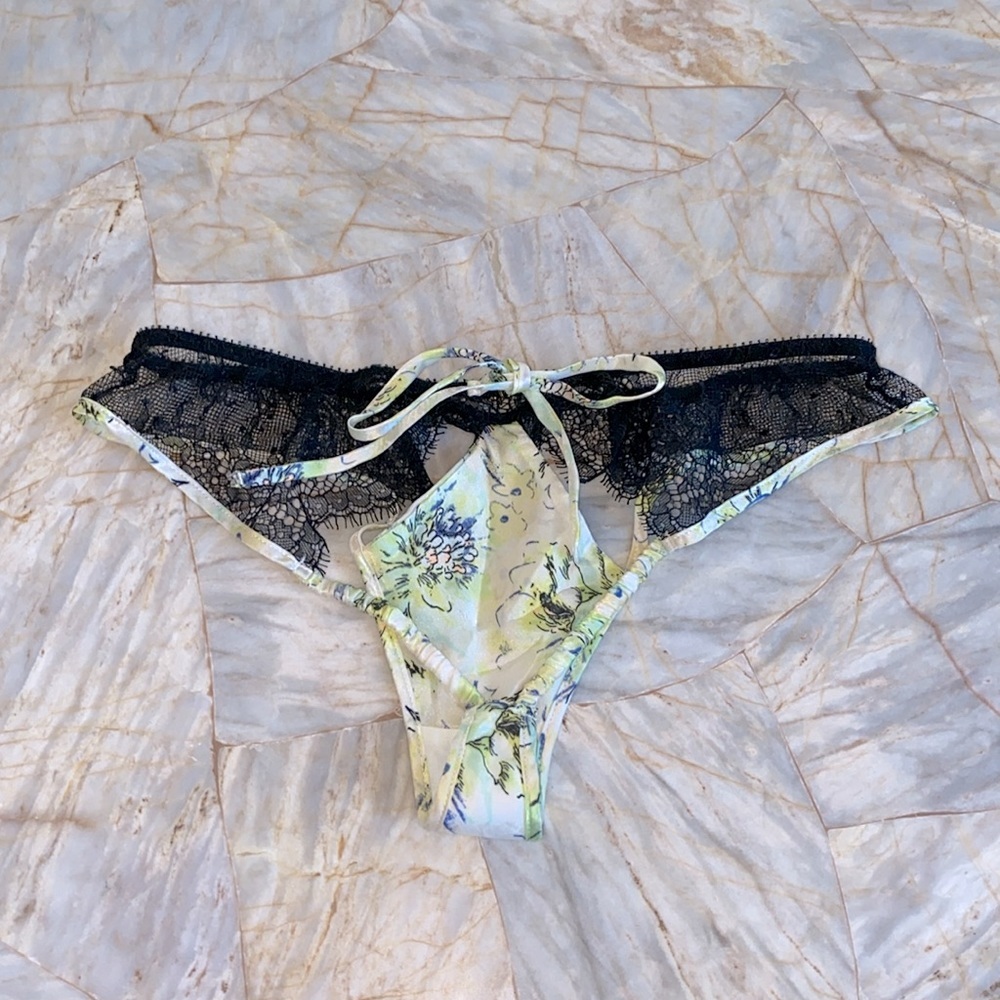 New VS Designer Collection Fantasy Island Cheeky Panty Small